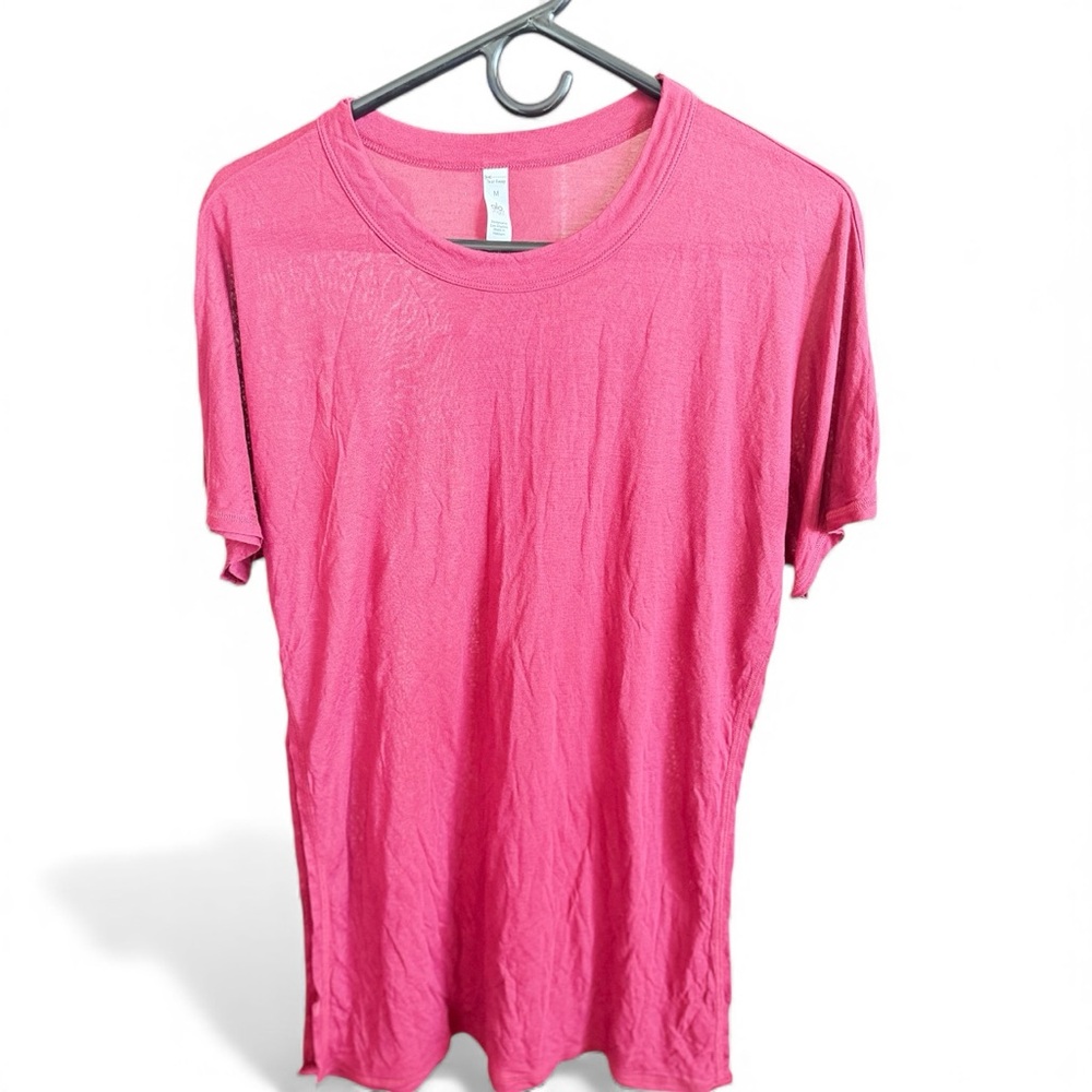 ALO Yoga Fuchsia Short Sleeve Tee
